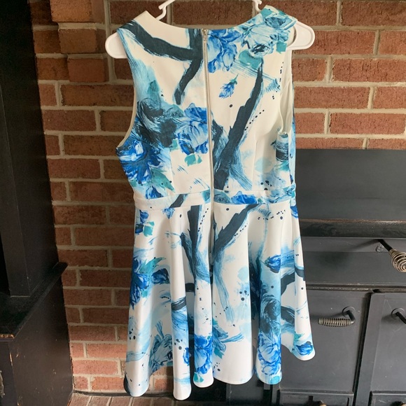 Lulu’s Dress - Picture 5 of 8